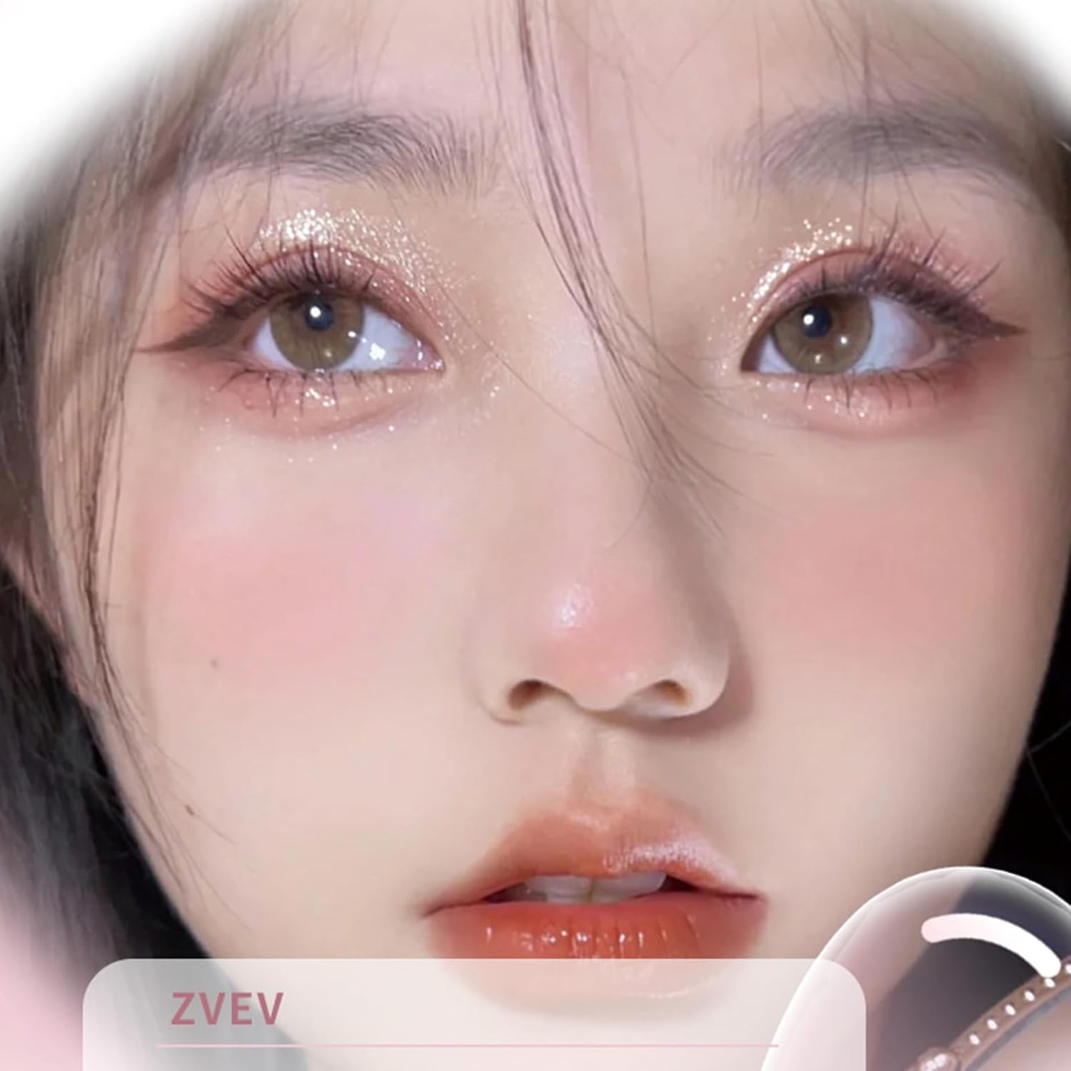 ZVEVオールマッチフェイシャルスティックは発色が良く、保湿性があり、自然で長持ちし、防水性があり、4色のブラシ仕上げの高光沢ライター1.2gメイクアップです。